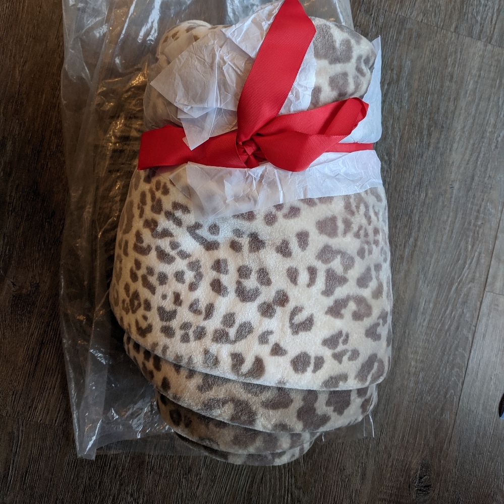 NIB Express Brand Gray Multi toned Sherpa blanket
